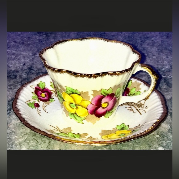 Vintage Salisbury PANSY Gold Trim Floral Teacup and Saucer Set - Picture 8 of 10